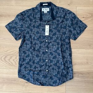 NWT Penguin Short Sleeve Button Down Size Small